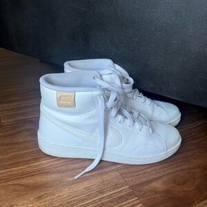 Women’s Nike Court Royale 2 Mid